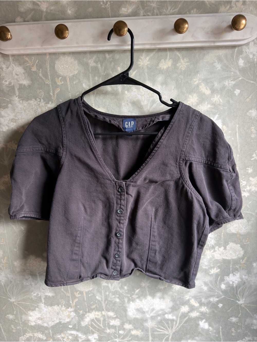 GAP Women's Charcoal Button-Front Denim V-Neck Crop Top